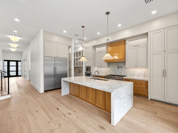 1032 W 41st Street, Houston TX 77018