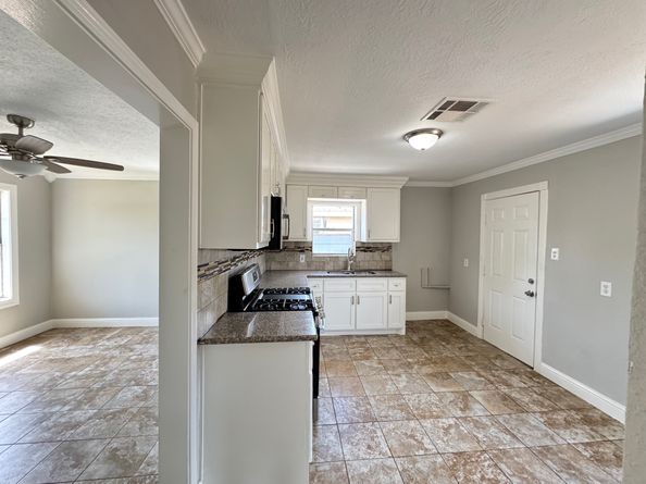 1013 E 40th Street, Houston TX 77022