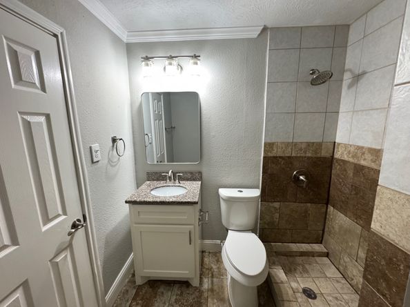 1013 E 40th Street, Houston TX 77022