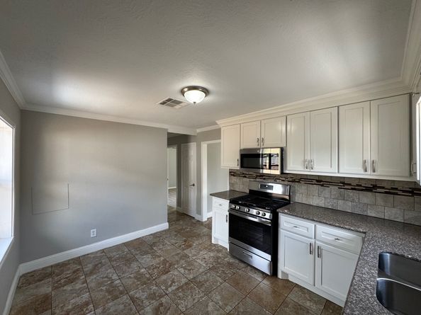 1013 E 40th Street, Houston TX 77022