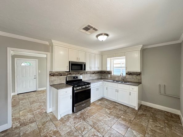 1013 E 40th Street, Houston TX 77022