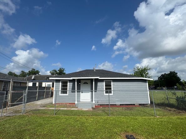 1013 E 40th Street, Houston TX 77022
