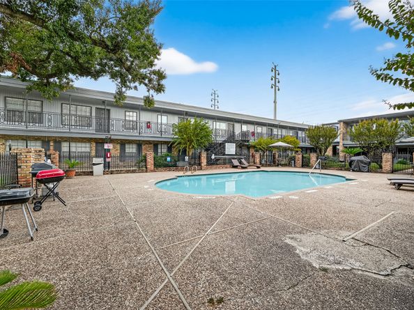 3131 Southwest Freeway 46, Houston TX 77098