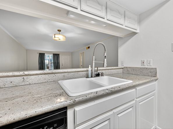 3131 Southwest Freeway 46, Houston TX 77098