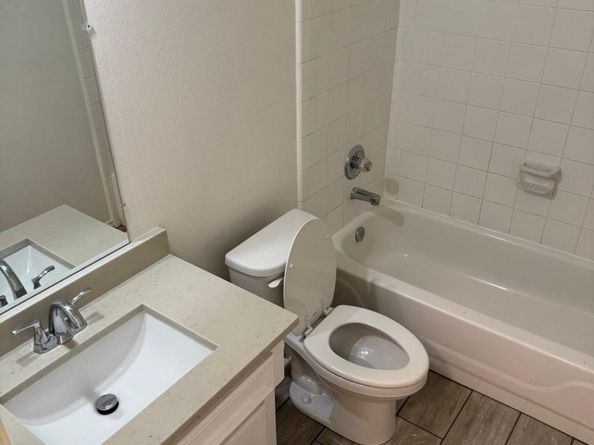 3906 Shadow Cove Drive, Houston TX 77082