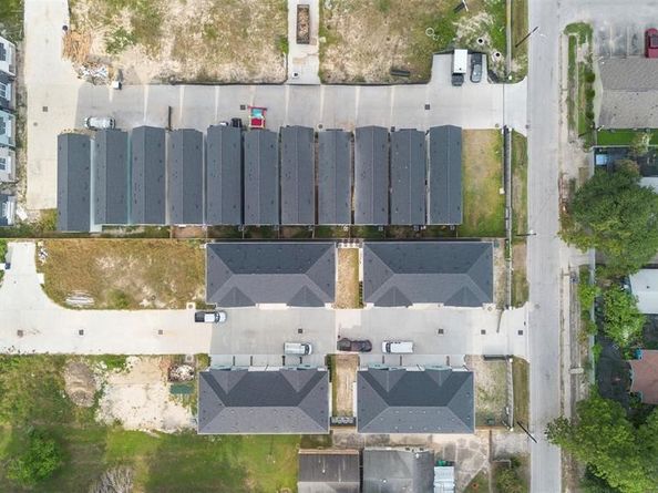 411 Alvia Run Lane, Houston TX 77018