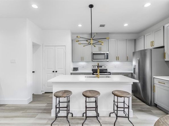 411 Alvia Run Lane, Houston TX 77018