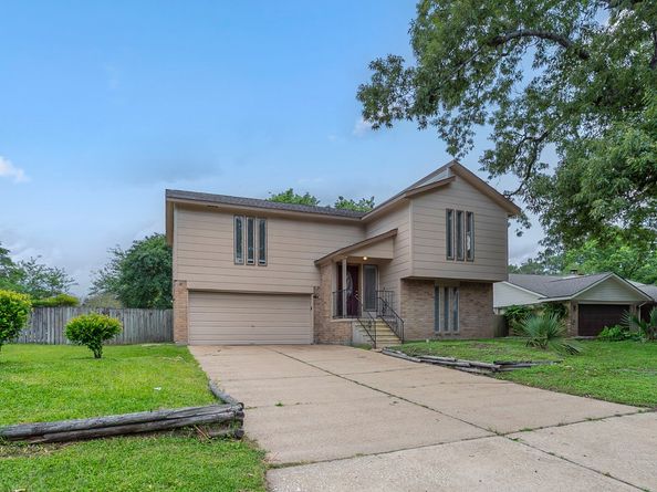 3015 Glen Spring Drive, Houston TX 77339