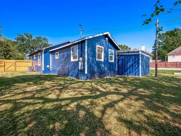 8302 Tavenor Lane, Houston TX 77075