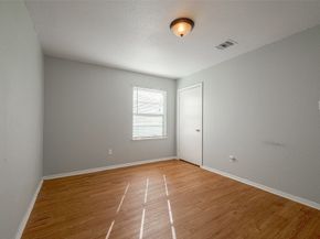 5619 Willow Glen Drive, Houston TX 77033