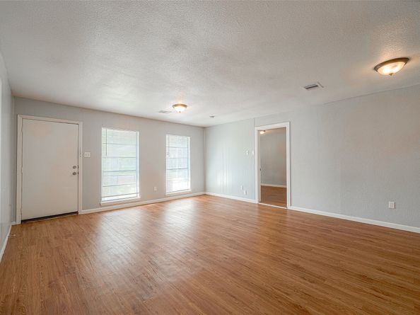 5619 Willow Glen Drive, Houston TX 77033