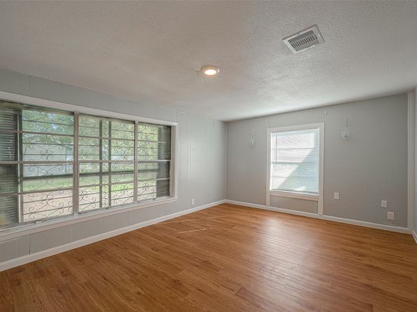 5619 Willow Glen Drive, Houston TX 77033