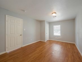 5619 Willow Glen Drive, Houston TX 77033