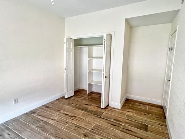 3130 Walnut Bend Lane 409, Houston TX 77042