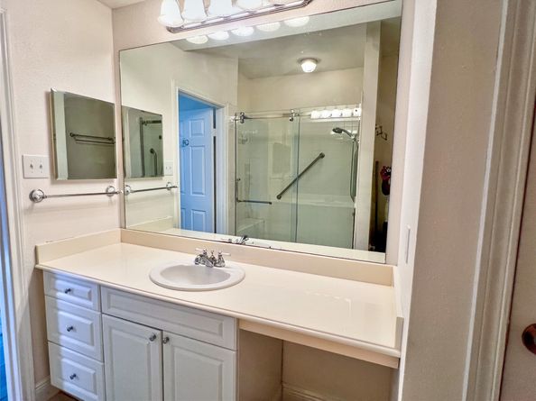 3130 Walnut Bend Lane 409, Houston TX 77042