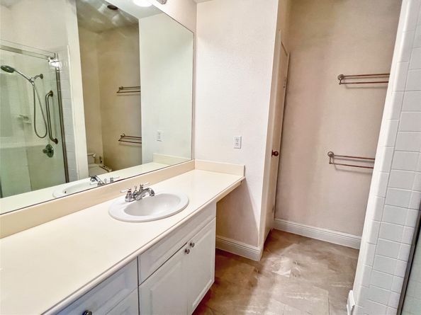 3130 Walnut Bend Lane 409, Houston TX 77042