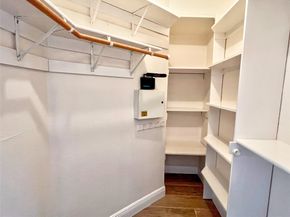 3130 Walnut Bend Lane 409, Houston TX 77042