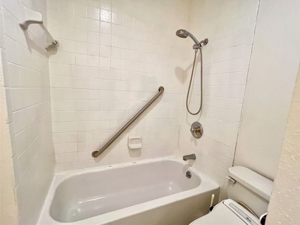 3130 Walnut Bend Lane 409, Houston TX 77042