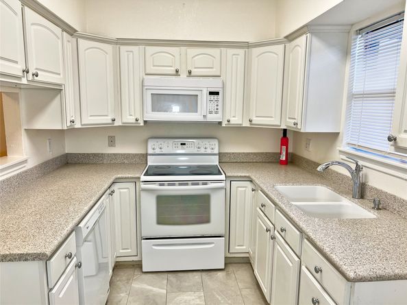 3130 Walnut Bend Lane 409, Houston TX 77042