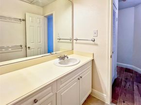 3130 Walnut Bend Lane 409, Houston TX 77042