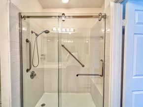 3130 Walnut Bend Lane 409, Houston TX 77042