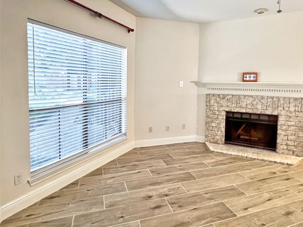 3130 Walnut Bend Lane 409, Houston TX 77042