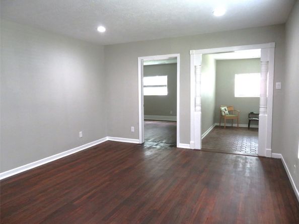 4801 Walker Street, Houston TX 77023
