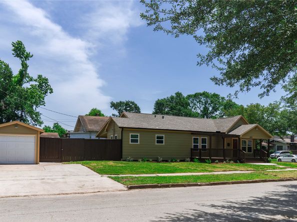 4801 Walker Street, Houston TX 77023