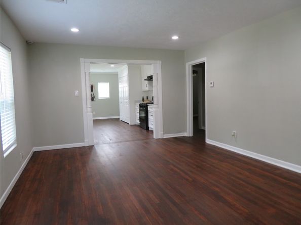 4801 Walker Street, Houston TX 77023