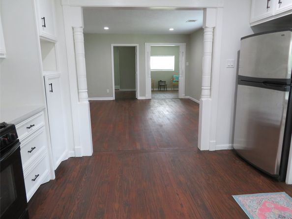 4801 Walker Street, Houston TX 77023