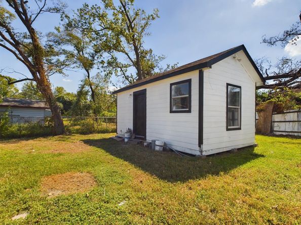 7609 Shotwell Street, Houston TX 77016
