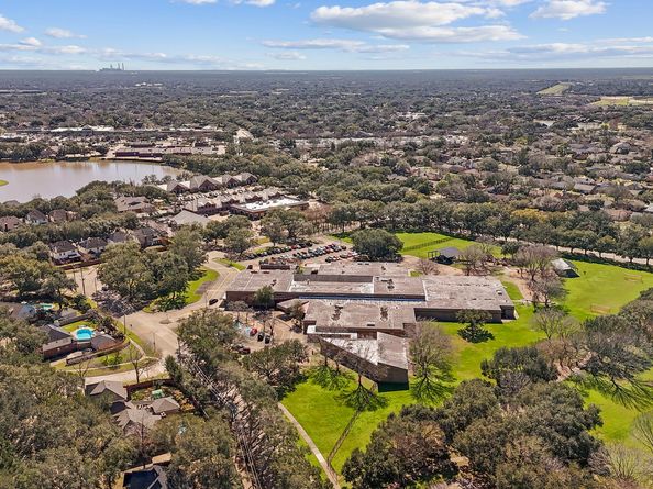 2027 Richland Ct Court, Sugar Land TX 77478
