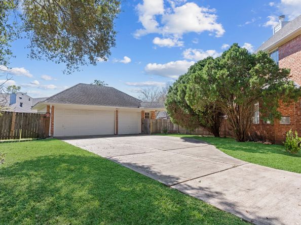 2027 Richland Ct Court, Sugar Land TX 77478