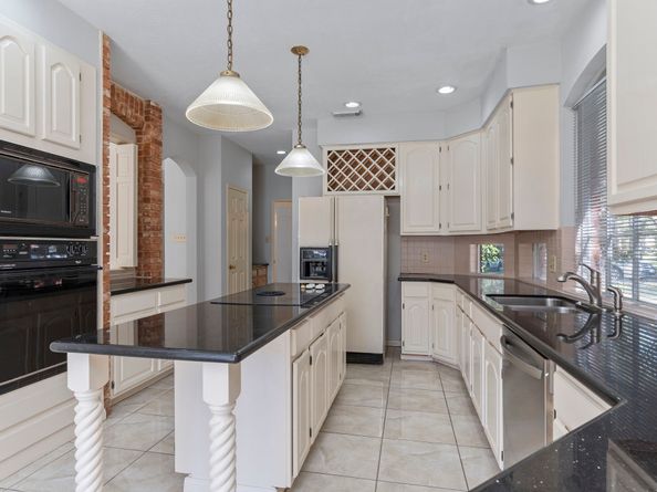 2027 Richland Ct Court, Sugar Land TX 77478
