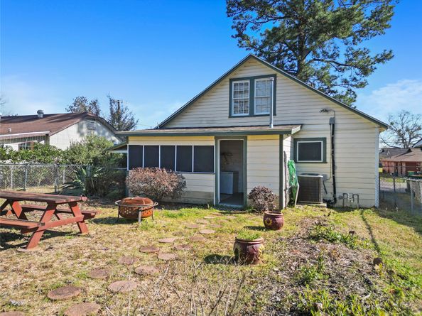 1004 Mccall Avenue, Conroe TX 77301