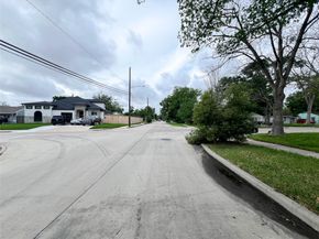 5863 Southgood Street, Houston TX 77033