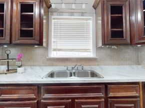 101 Eastgate Street, Houston TX 77012