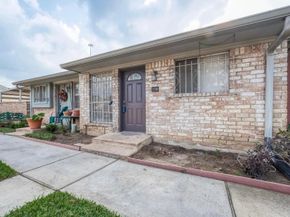 1108 W Tri Oaks Lane 150, Houston TX 77043