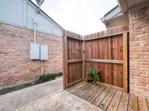 1108 W Tri Oaks Lane 150, Houston TX 77043