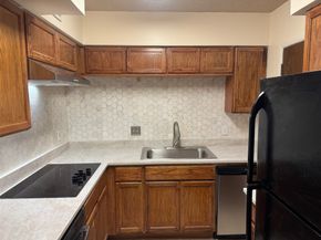 2700 Bellefontaine Street B8, Houston TX 77025
