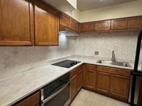 2700 Bellefontaine Street B8, Houston TX 77025