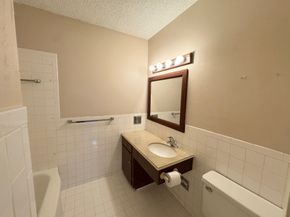 2700 Bellefontaine Street B8, Houston TX 77025