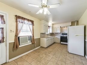 221 N Hagerman Street, Houston TX 77011