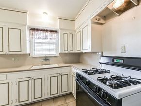 221 N Hagerman Street, Houston TX 77011