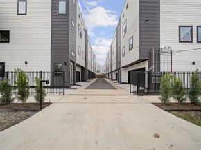 329 N Nagle Street, Houston TX 77003