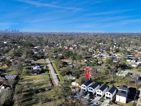 8719 Compton Street, Houston TX 77016