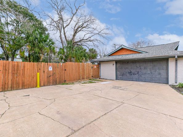 7810 Nairn Street, Houston TX 77074