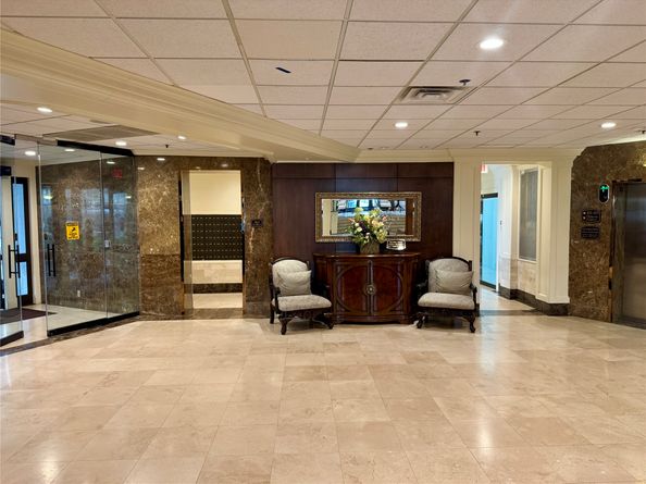 3525 Sage Road 813, Houston TX 77056