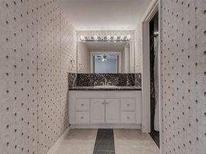 3400 Timmons Lane 26, Houston TX 77027