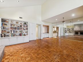 10 S Briar Hollow Lane 90, Houston TX 77027